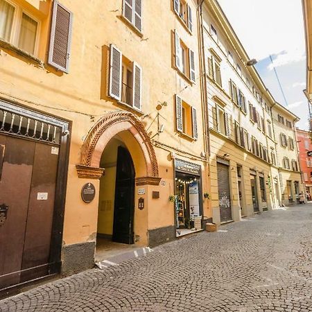 Lupari Apartment, Palazzo Storico Sotto Le Due Torri Bolonia Zewnętrze zdjęcie