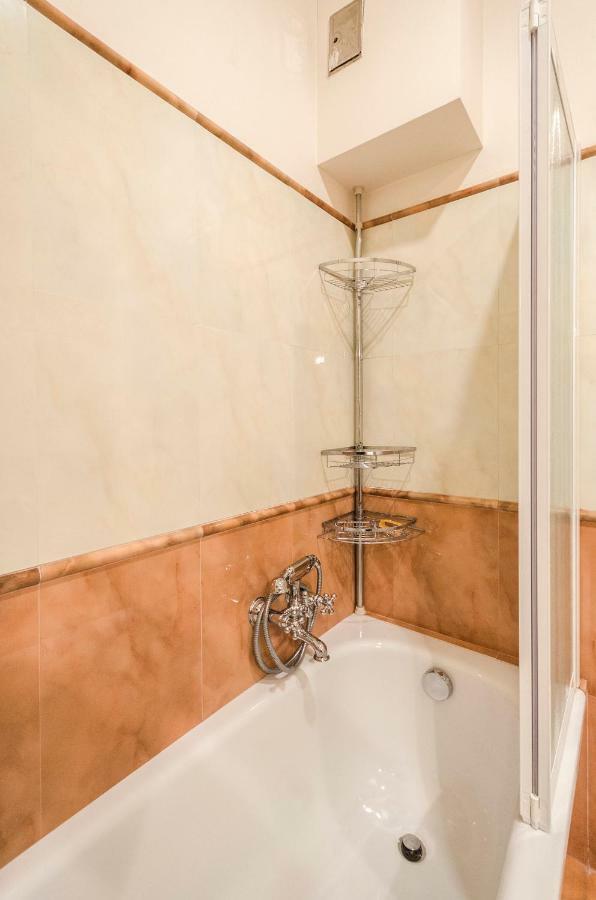 Lupari Apartment, Palazzo Storico Sotto Le Due Torri Bolonia Zewnętrze zdjęcie