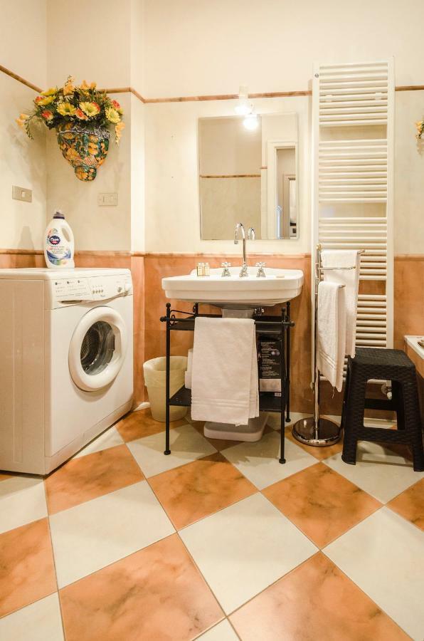 Lupari Apartment, Palazzo Storico Sotto Le Due Torri Bolonia Zewnętrze zdjęcie