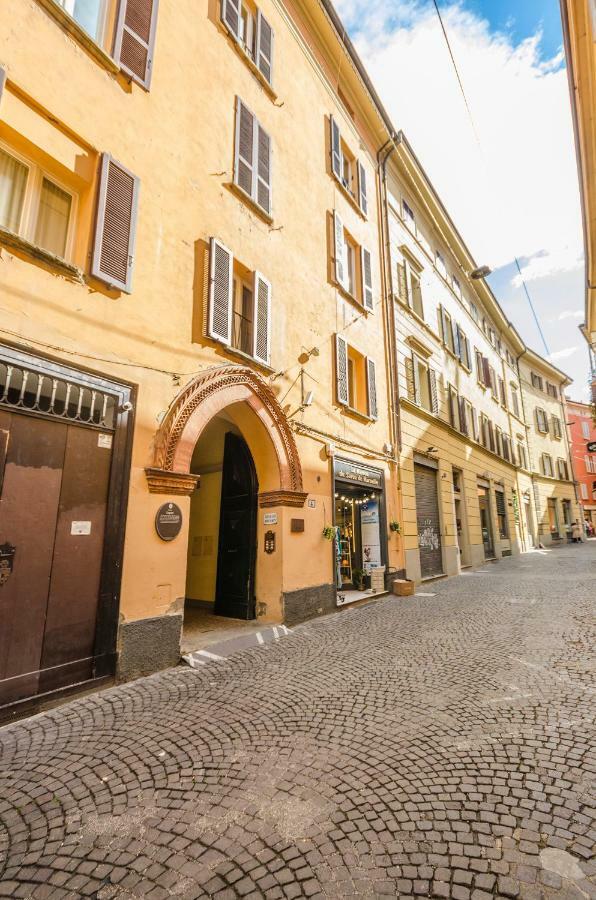 Lupari Apartment, Palazzo Storico Sotto Le Due Torri Bolonia Zewnętrze zdjęcie